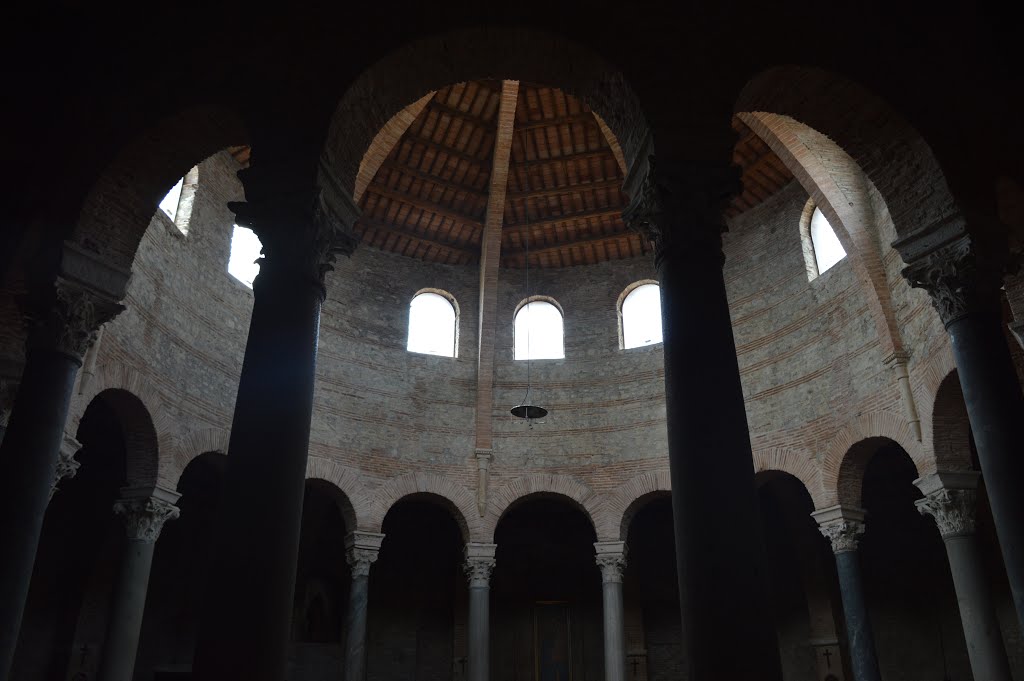 Interno del Tempio di Sant'Angelo by Geo S