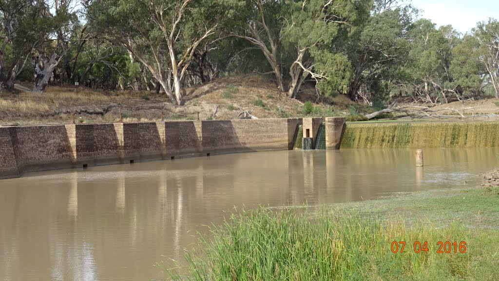 Bourke - The Weir on the Darling River - 2016-04-07 by Gary Edwards