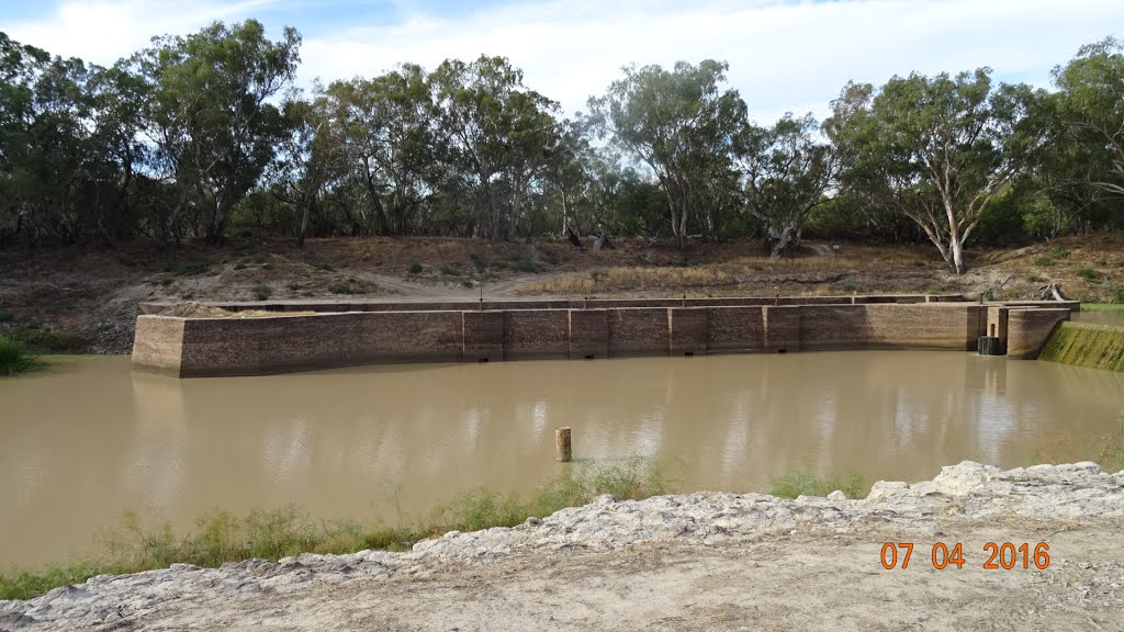 Bourke - The Weir on the Darling River - 2016-04-07 by Gary Edwards