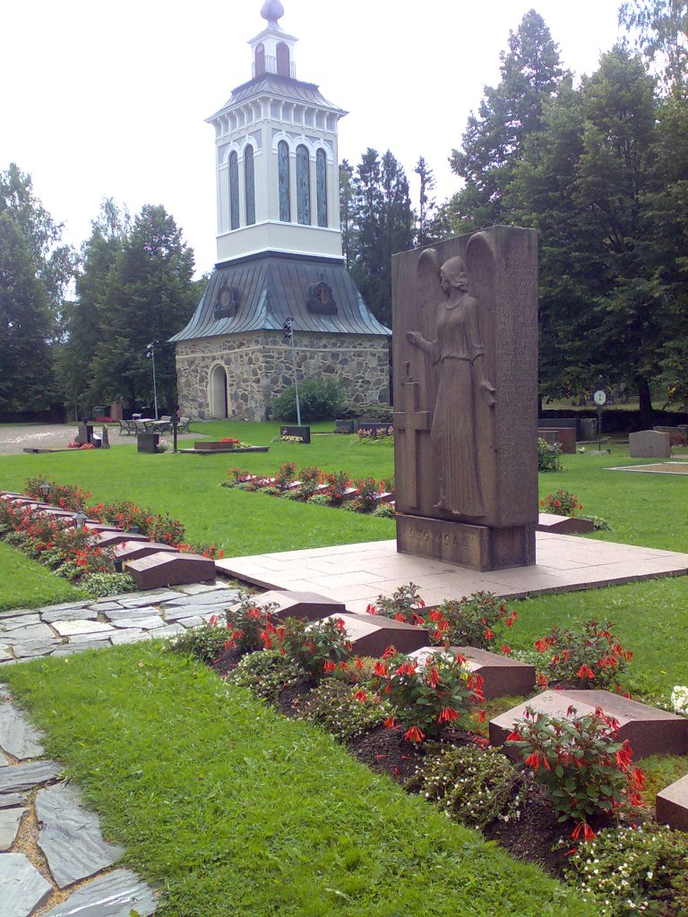 Sankarihautausmaa soldier's graves at Sääksmäki cemetery by hotarju