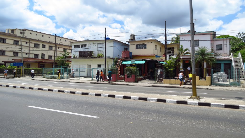 Avenida de Rancho Boyeros. by Mayte Moya