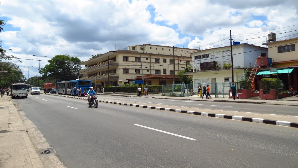 Avenida de Rancho Boyeros. Edificio Actia. by Mayte Moya