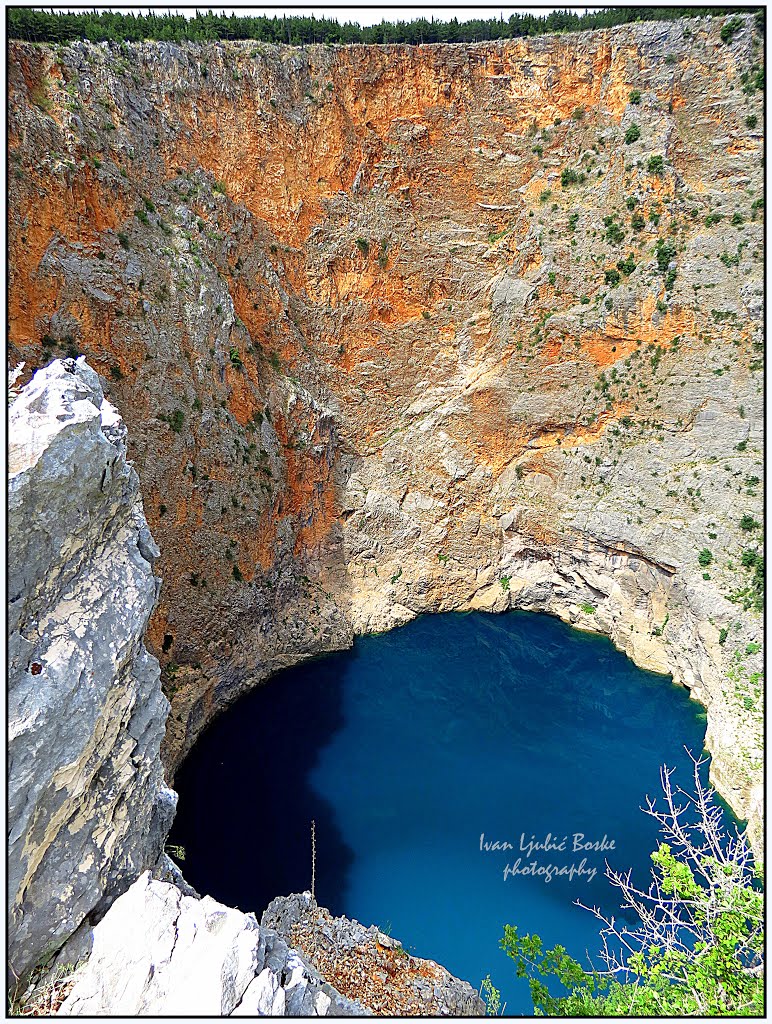 Crveno jezero / Red Lake, Imotski, Croatia by ivanljubicboske