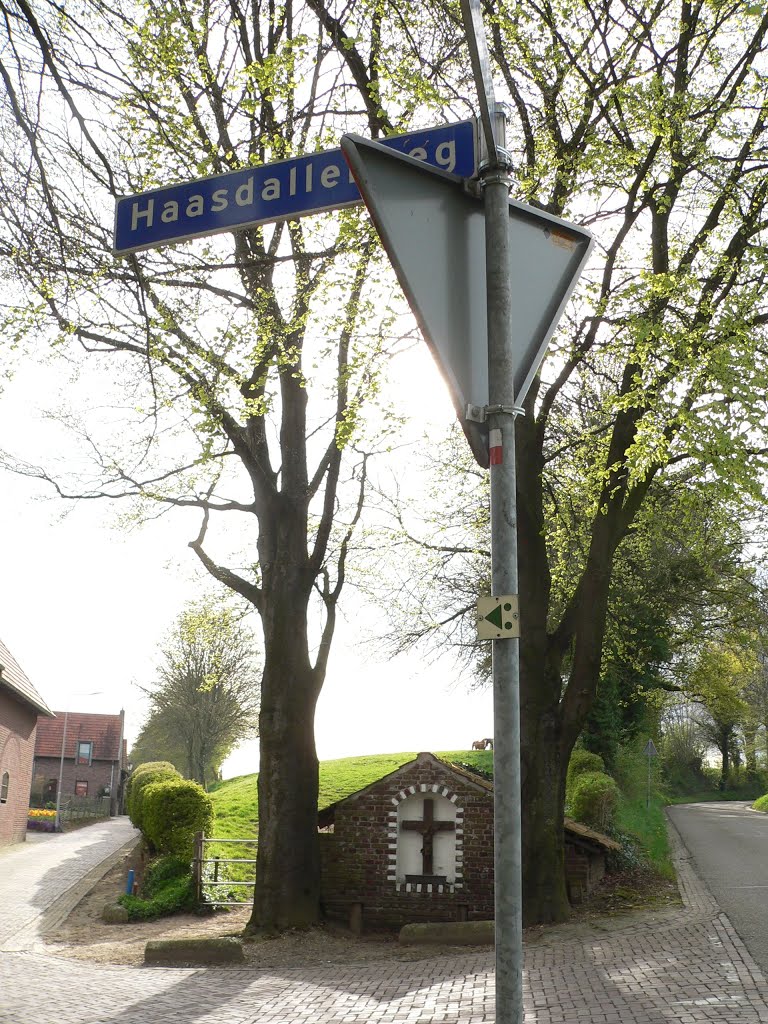 M-t-b route nuth-voerendaal pijl 46 ... voor het kruis naar rechts ( voor als je pijl 45 gemist zou hebben.... ) by walterskrutser