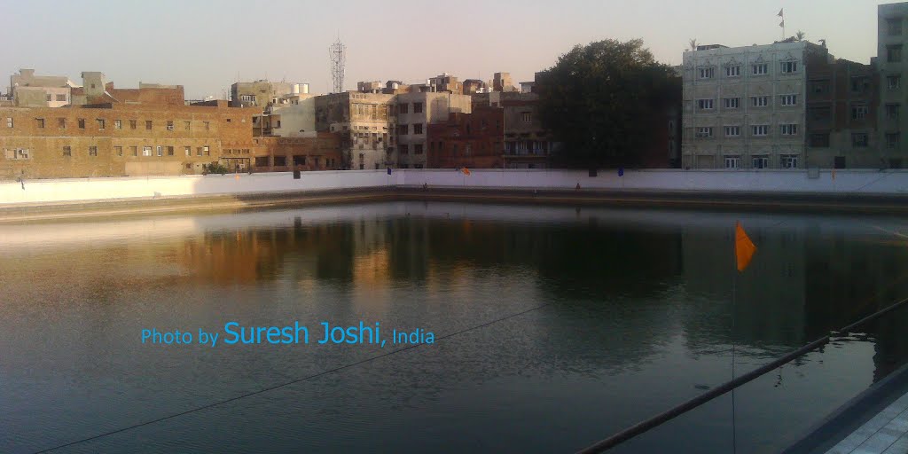 Gurudwara Shri Santokhsar Sahib, Amritsar, by Suresh Joshi, India. by *Suresh Joshi*