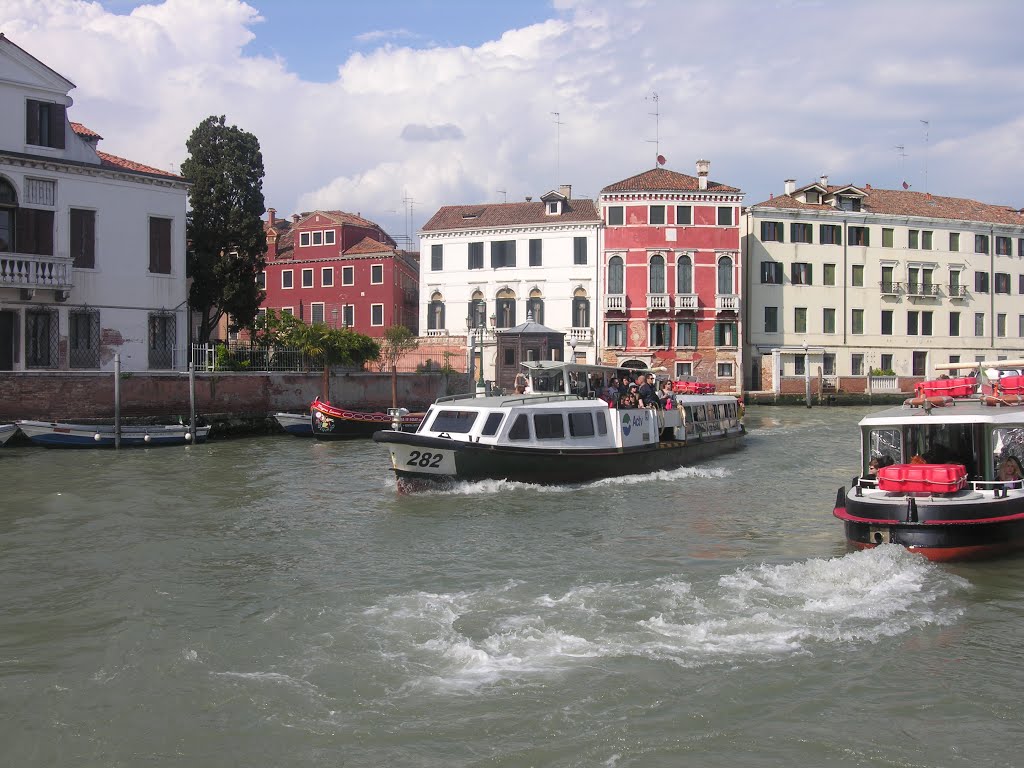 Venezia-Murano-Burano, Venezia, Italy by Lothar John