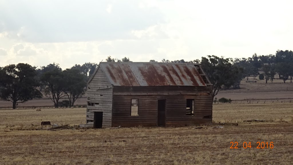 An Abandoned Farmhouse - 2016-04-22 by Gary Edwards