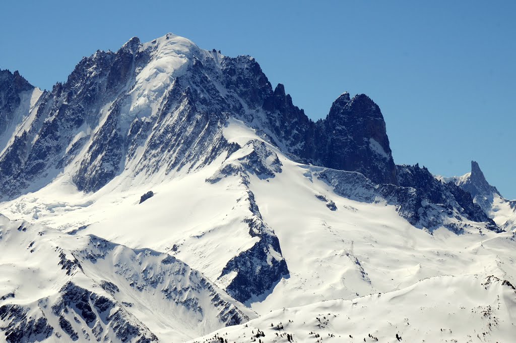 Aiguille Verte 4122m with Les Drus 3751 m, as seen from Lac d'Emosson by Henk Monster