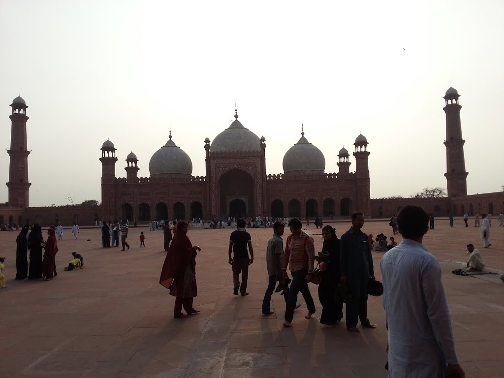 Badshahi Mosque by pavlaki