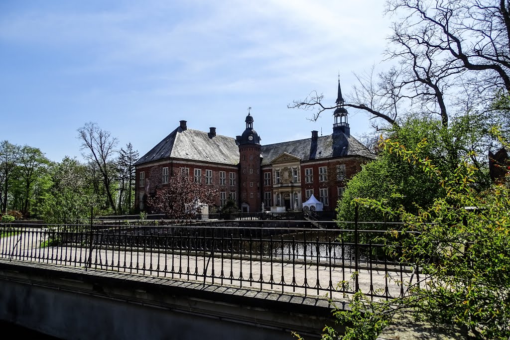 Das Schloss Gödens bei Sande by Hermi Klinky