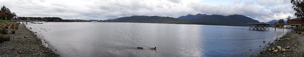 Lake Te Anau by hiroo hamahara