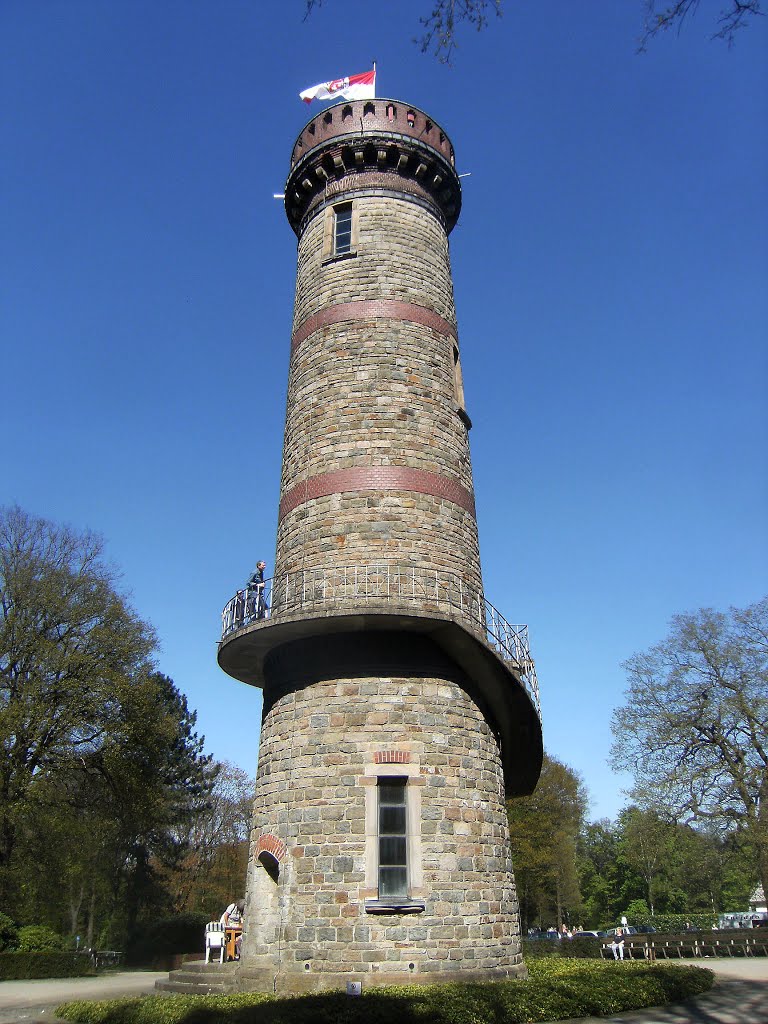 Der Tölleturm by Halogucker