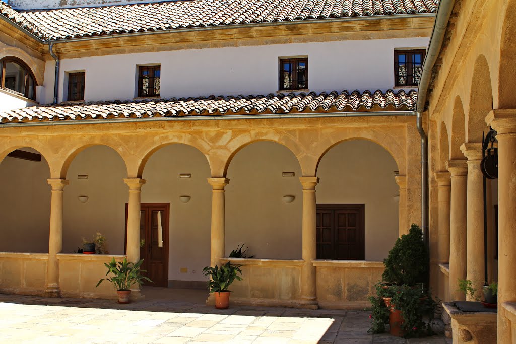 Patio del antiguo Convento de Carmelitas Descalzas by RA Melgar