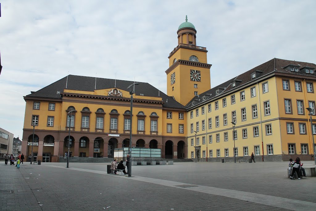 Das Rathaus von Witten / 3.04.2016 by Daniil Bartholomae