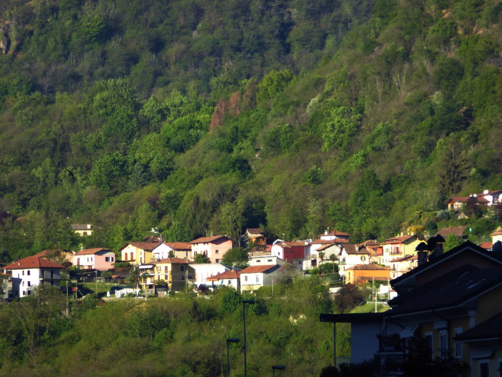 Il paese nel sole, Brolo di Nonio, da Omegna by Marco Carnelli