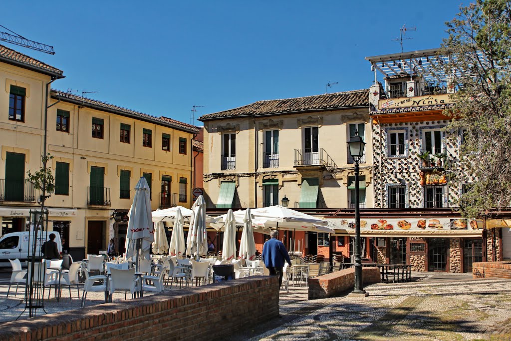 En la plaza Campo del Príncipe by RA Melgar