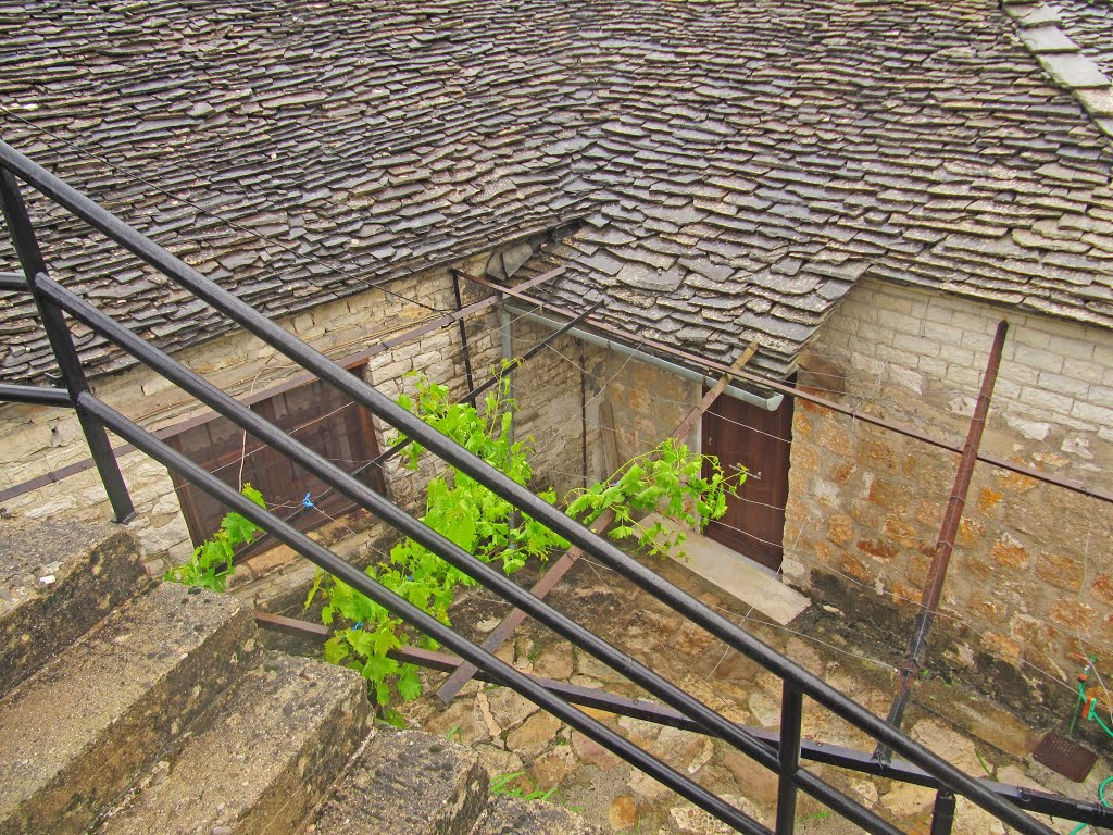 Beautiful traditional Greek house by Theodosios Tziomakas