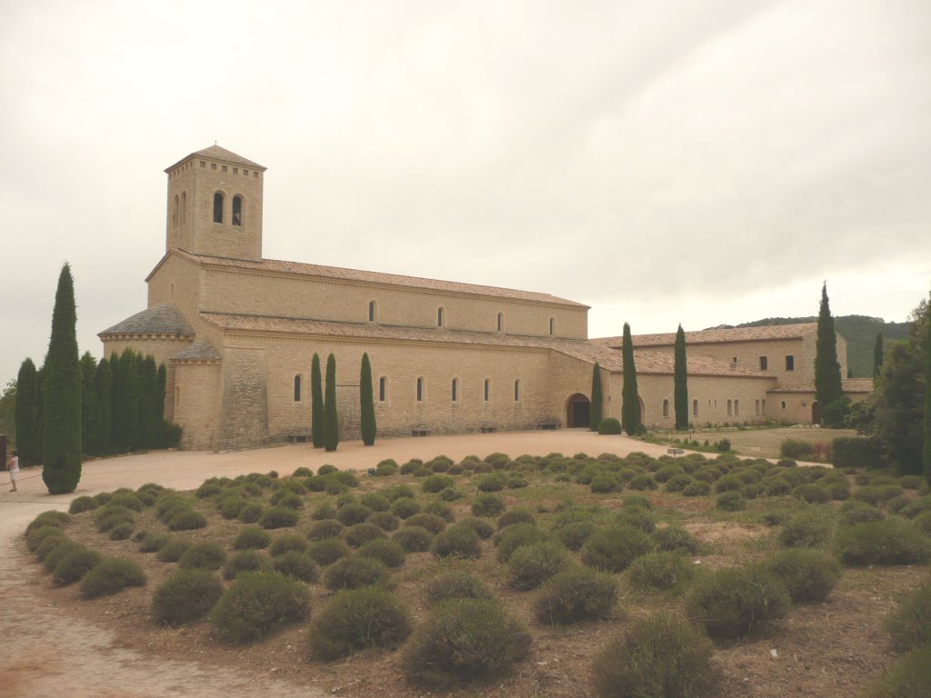 Monastère et Abbaye bénédictine Sainte-Madeleine by Jackie Gomez-Blasco