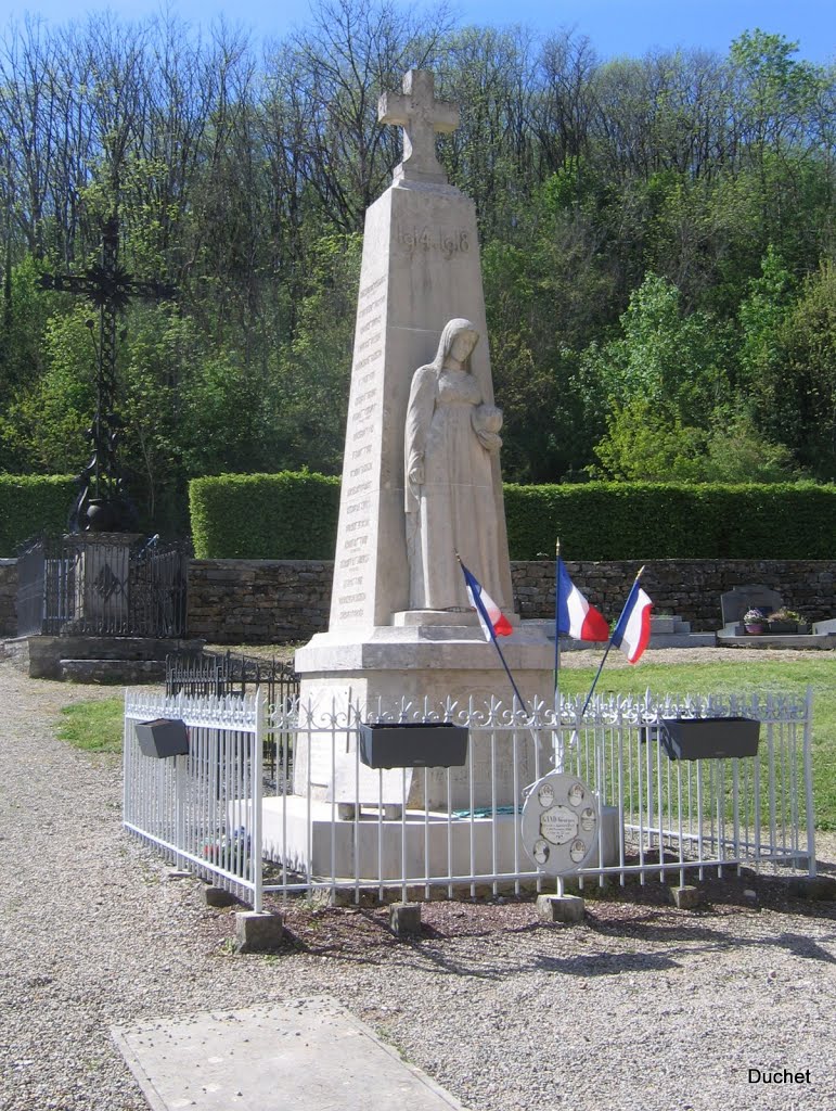 Saint-Lothain, Jura - Le monument aux Morts. by Jean-Claude Pommier