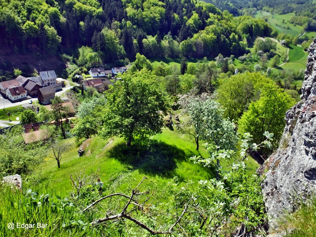 Blick von der Ruine auf Niesten by Edgar Bär