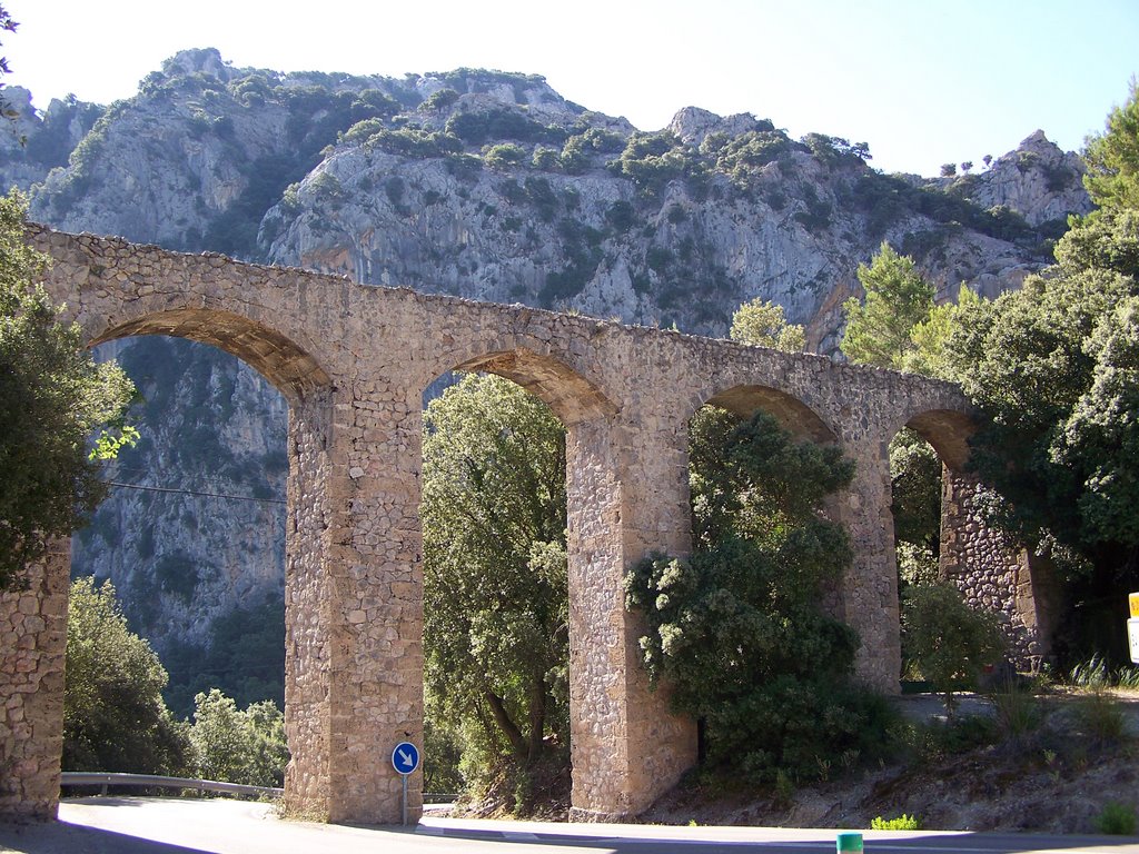 Aqueduct by Gary Gibbons