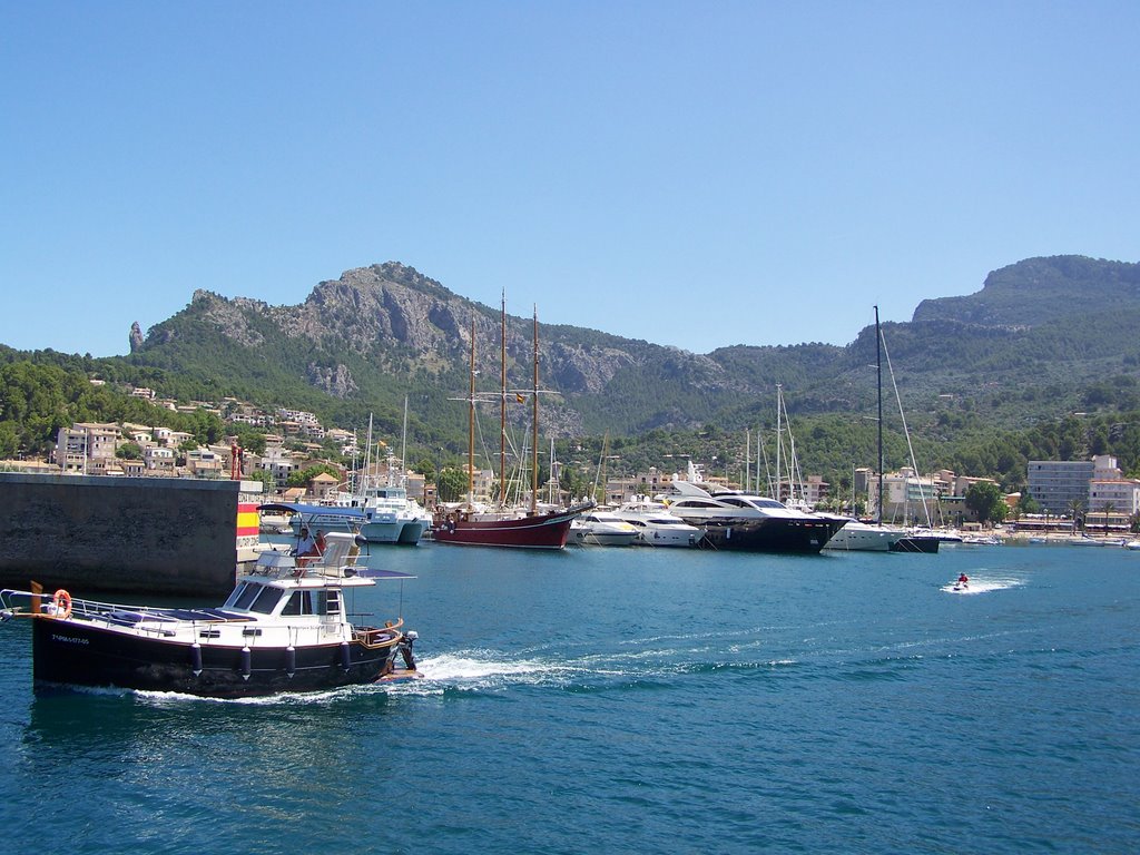 Port d' Soller by Gary Gibbons