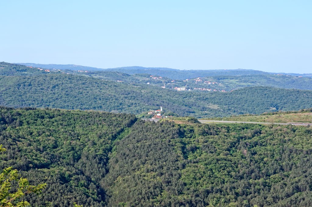 Pogled na Rožar s cerkvijo Sv. Jurija by Valter Erzetič New