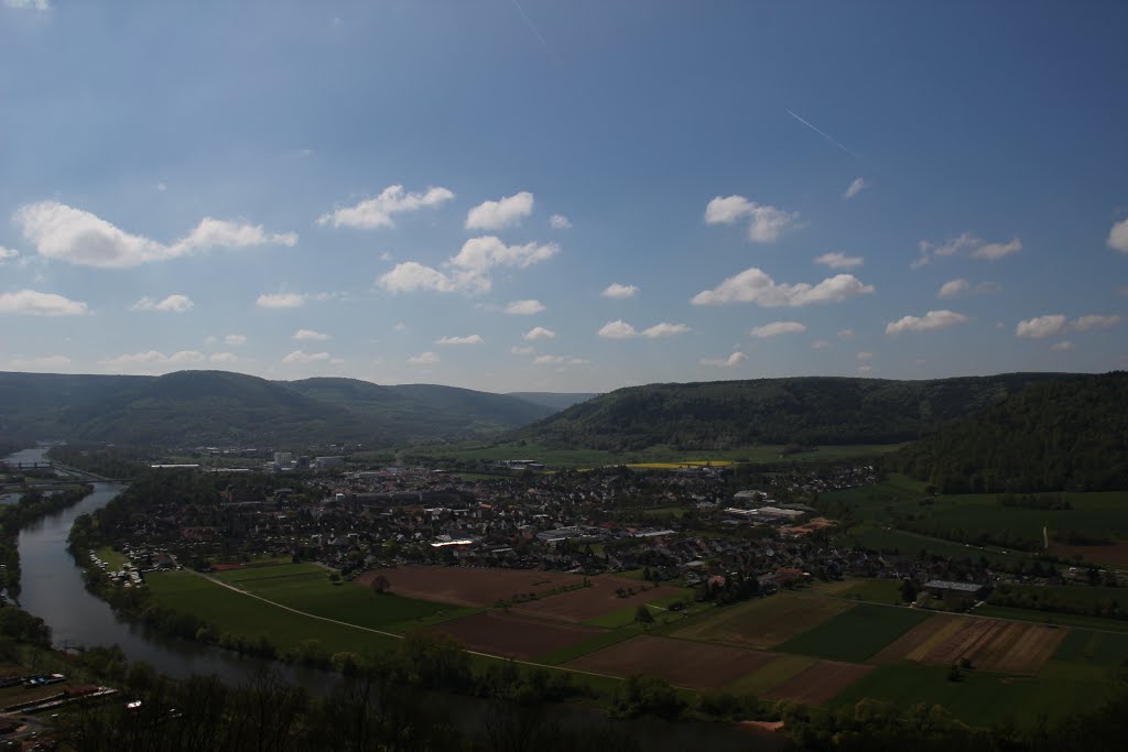 Großheubach, Deutschland, Blick vom Sprunghügel der Gleitschirmflieger auf Kleinheubach, Anfang Mai 2016 by kdh865