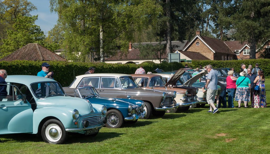 Vintage motors at Normanby Hall IMG_1405 by Paul Lakin