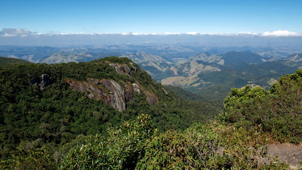 Paisagem na Pedra Redonda - Monte Verde by Richard Eric Stubing