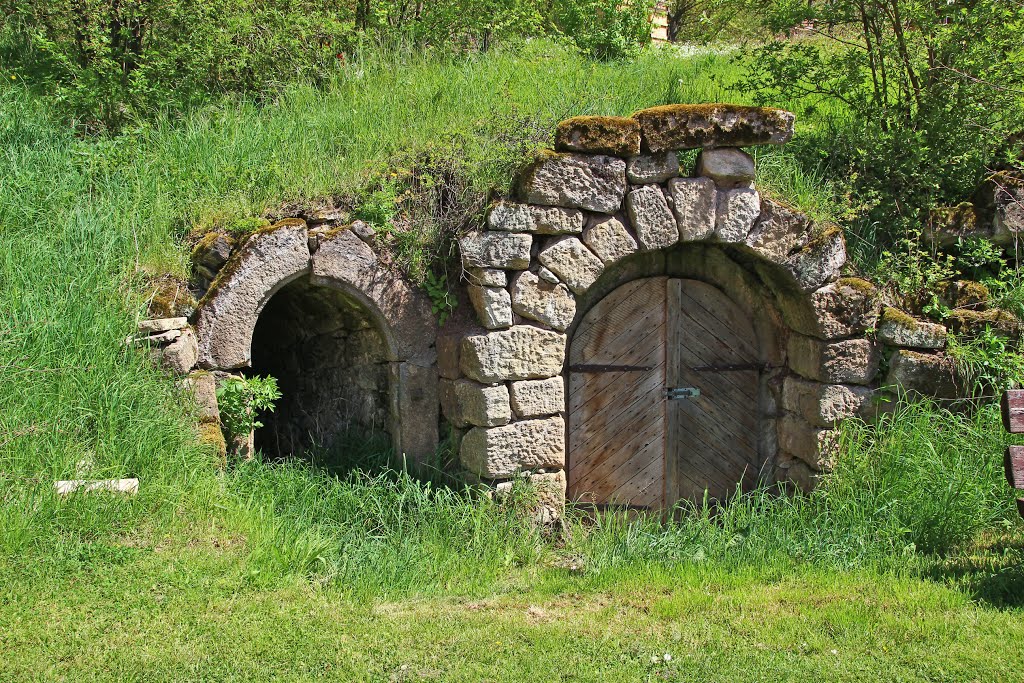 Hofheim-Sulzbach Kellereingänge by Contessa