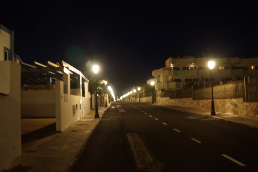 Calle Marcelino Camacho Abad, Corralejo by Steven en Hanneke