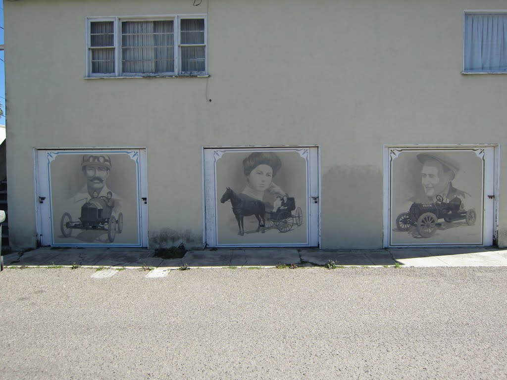 "Vintage Cars" Mural Restored in Lompoc, California by Fred Helfing