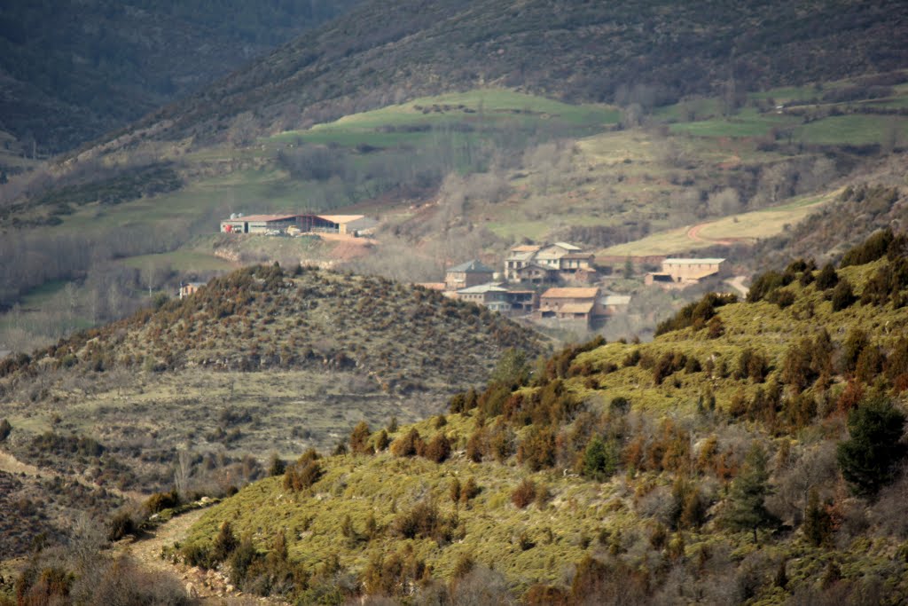 ALINS (HUESCA) VISTAS DEL PUEBLO DE BENIFONS Y SU ENTORNO, DESDE LA CARRETERA DE ALINS by JOSE LUIS OROÑEZ