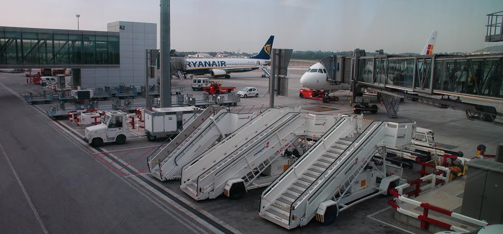 Aeropuerto, Málaga, Spain by Andrew J