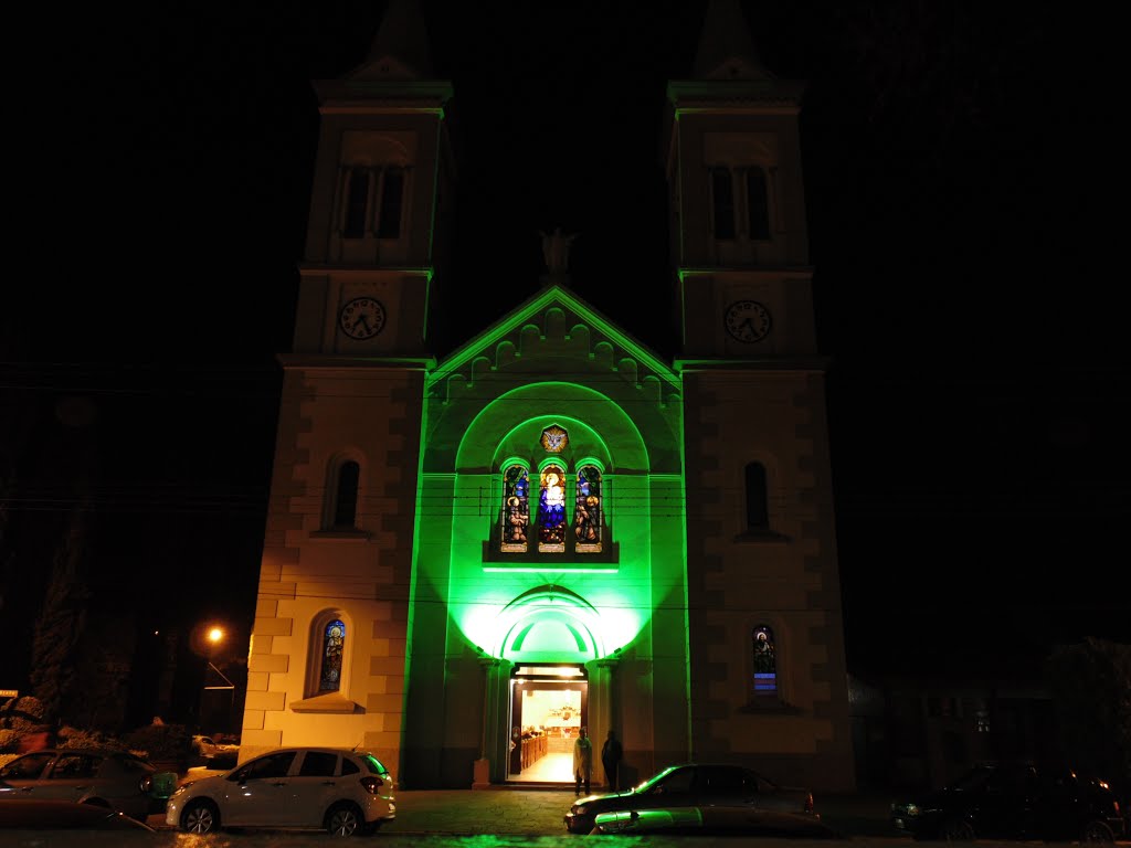 Paróquia N.S.Rosário da Pompéia durante novena by Rogério Borges