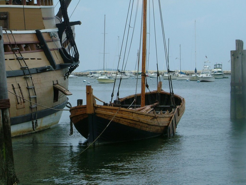 Long boat to Mayflower,Plymouth,MA by joefrogger