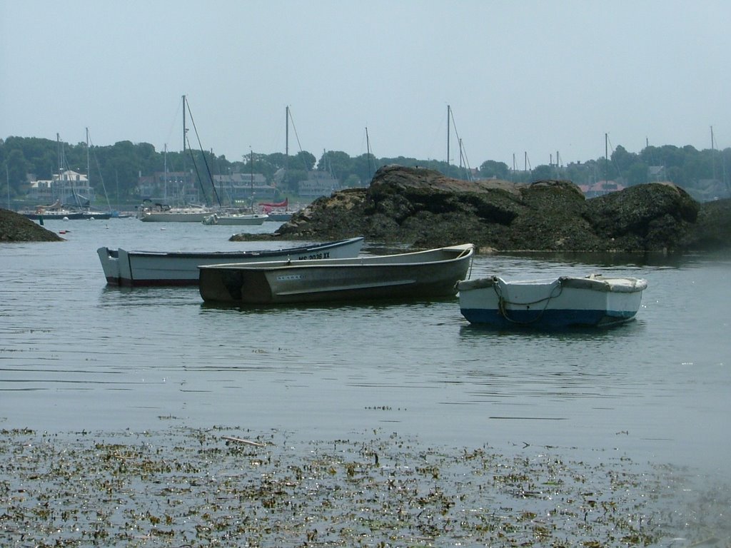 Small boats at Fort Sewall cove by joefrogger