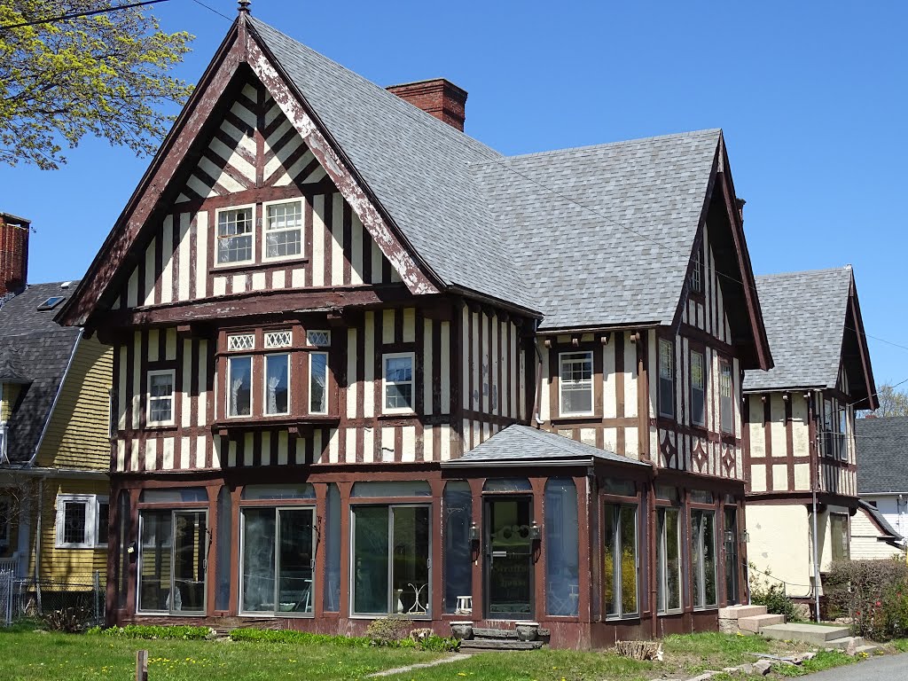 1899–1900 "The Poplars", designed by Goddard & Hunt, later Stratford House Inn; 39 High St., Bar Harbor, Maine by BA Bartlett