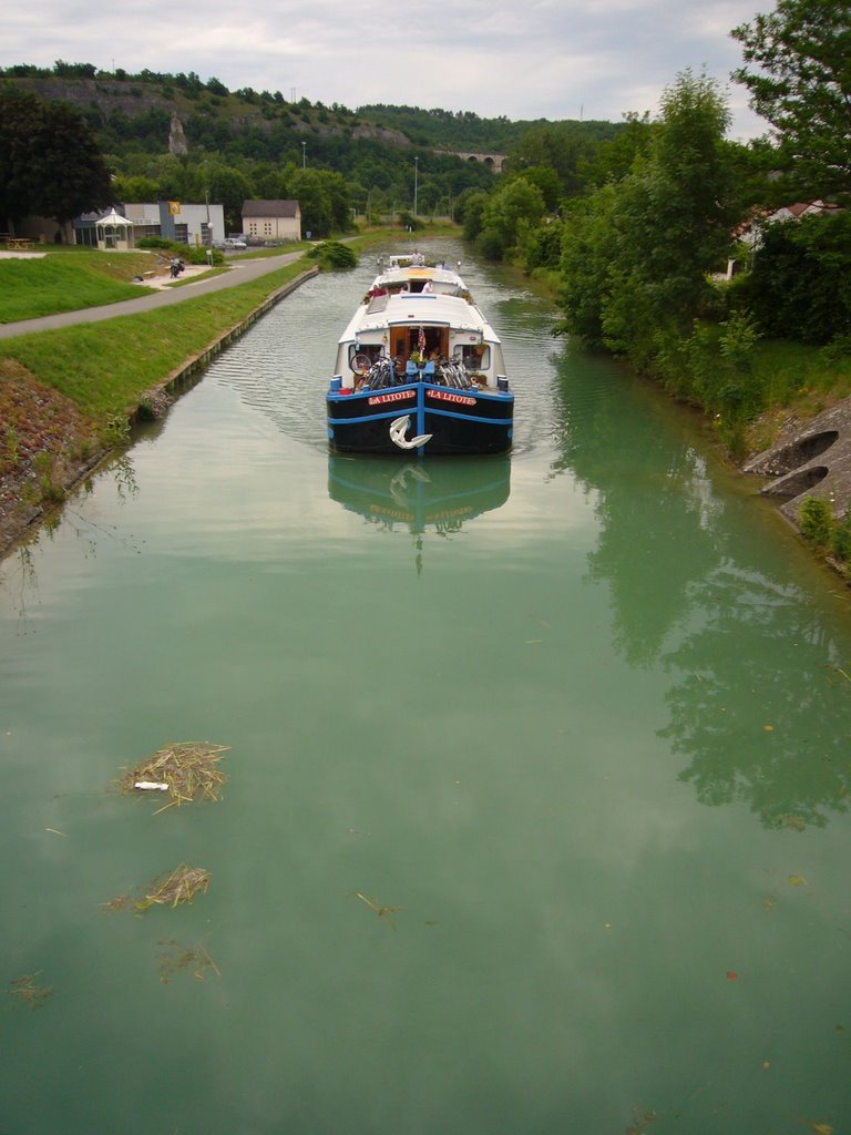 Canal de Bourgogne et Péniche 'La Litote' (rs) by booh