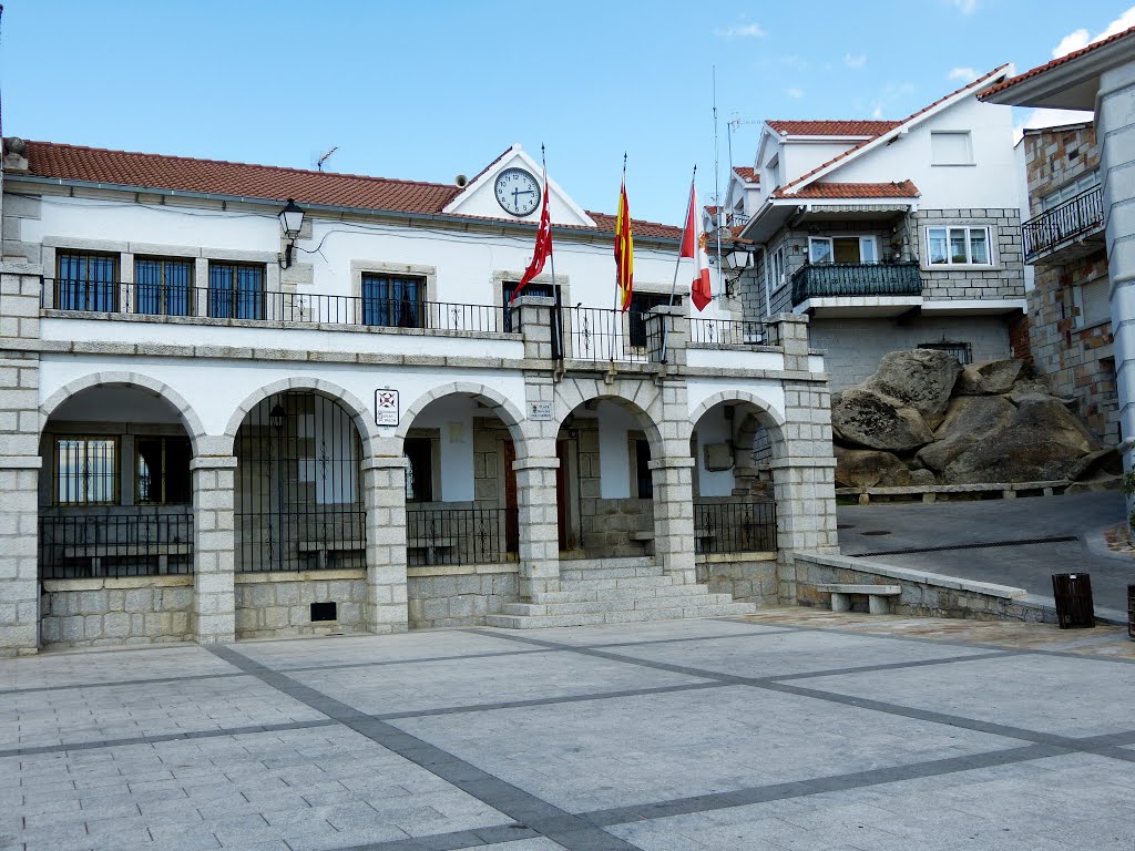 Valdemanco (Madrid). Ayuntamiento. by benjamin M. M.