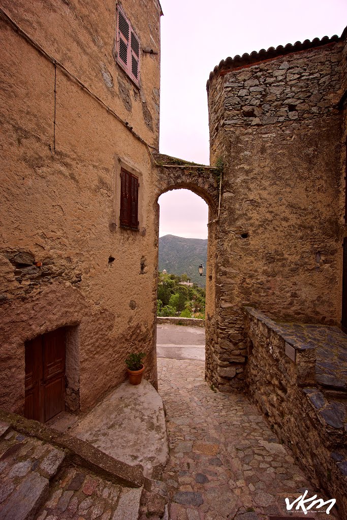 Le village de lama en Corse by Kayser Milleliri