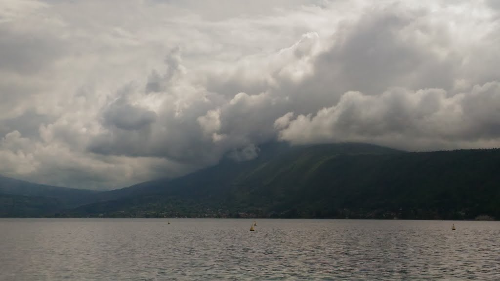 Annecy, France by viajerocontinuo