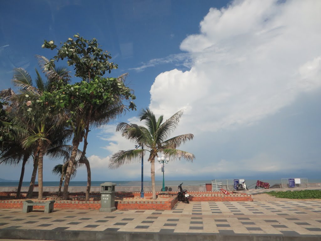 Vũng Tàu, Ba Ria - Vung Tau, Vietnam by Dần Lê