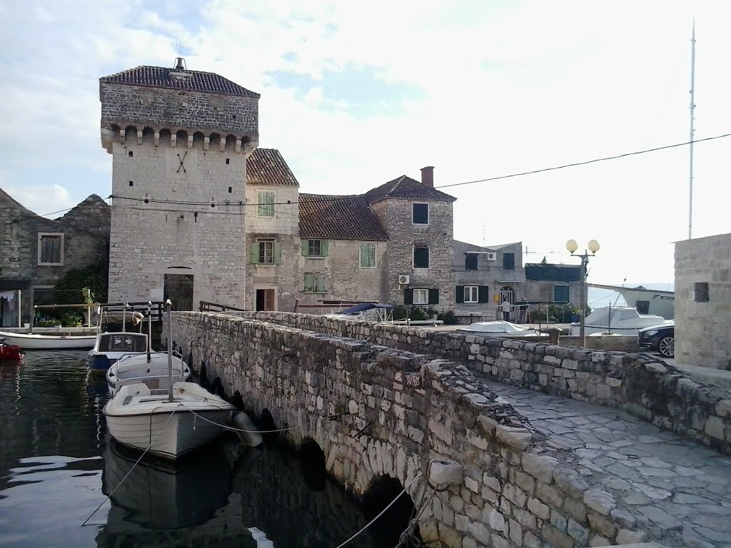 Kaštel gomilica by pređo bog