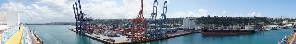 Salvador de Bahia, Harbour by Hansruedi Häusermann