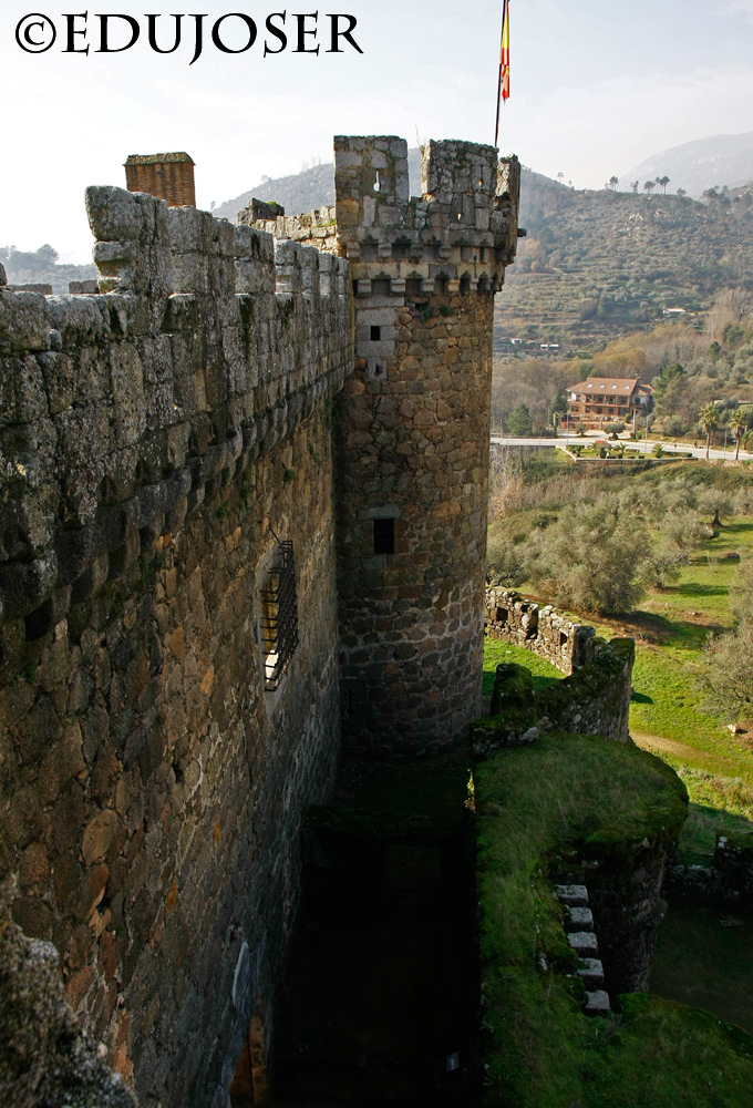 Castillo de Mombeltran by Edujoser Ra