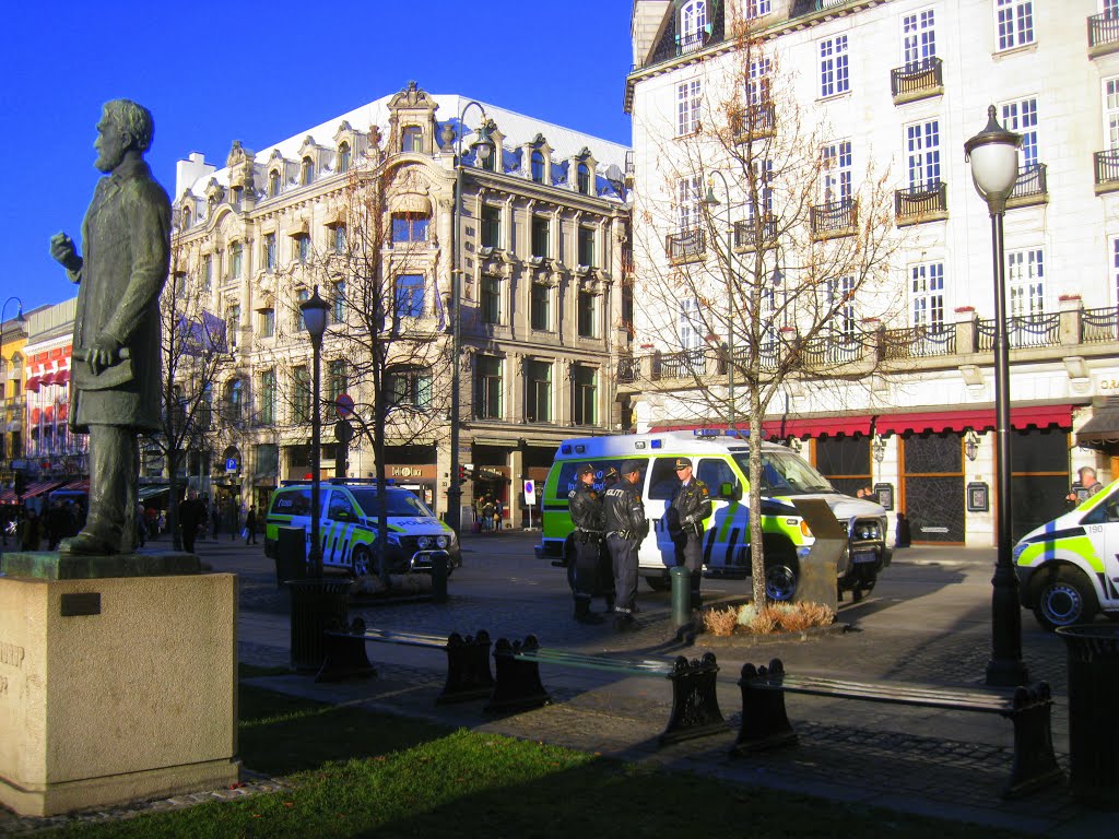 Karl Johans gate by Nora Mae