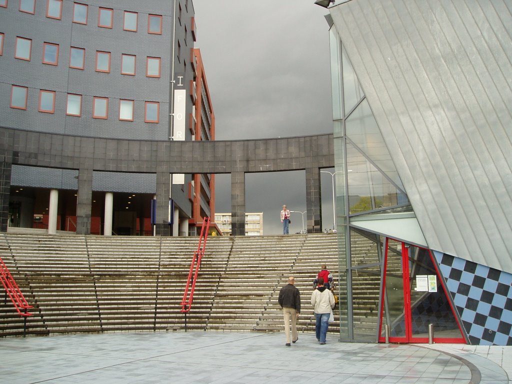 Station Overvecht, Utrecht by T. den Hollander