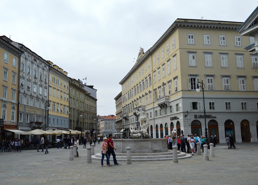 Piazza della Borsa by Geo S